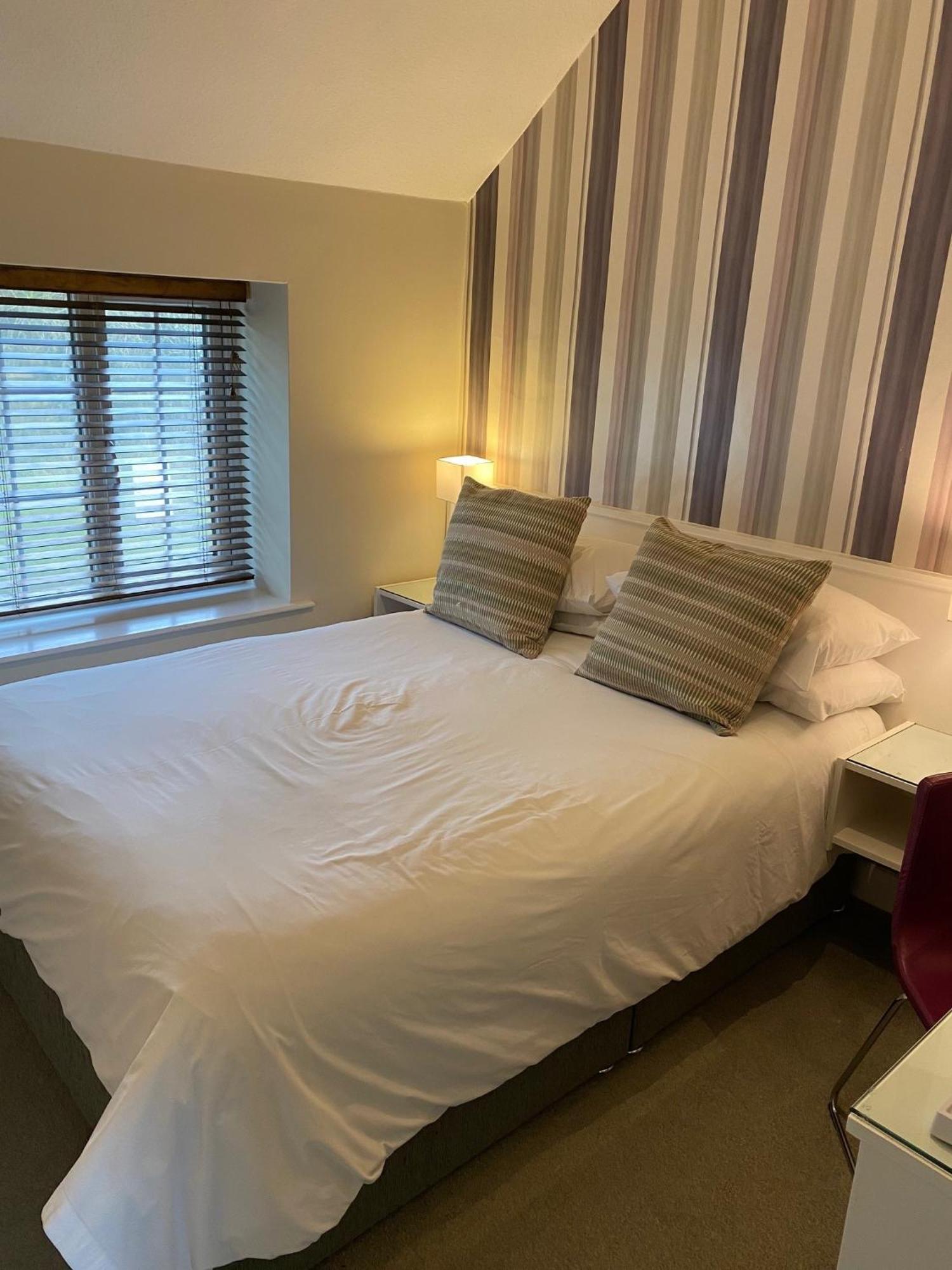 Manor Court Hotel Carnaby Buitenkant foto