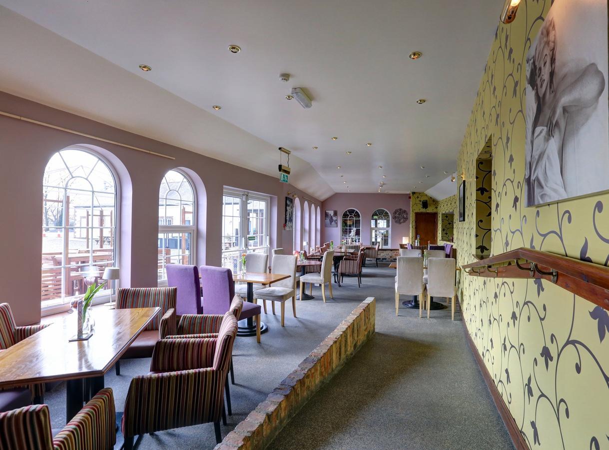 Manor Court Hotel Carnaby Buitenkant foto