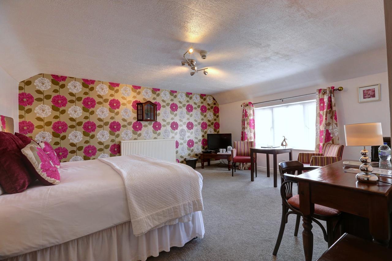 Manor Court Hotel Carnaby Buitenkant foto