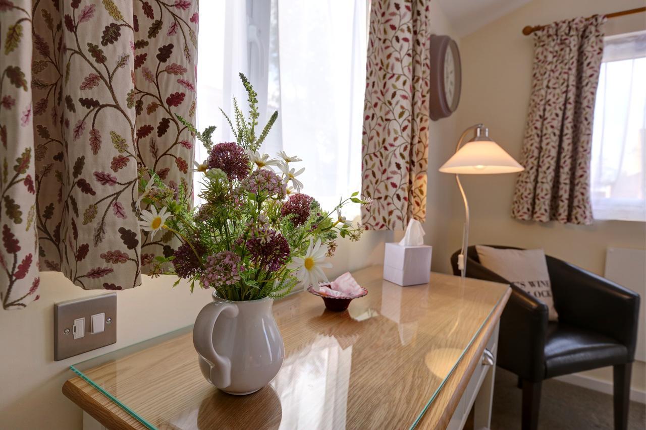 Manor Court Hotel Carnaby Buitenkant foto