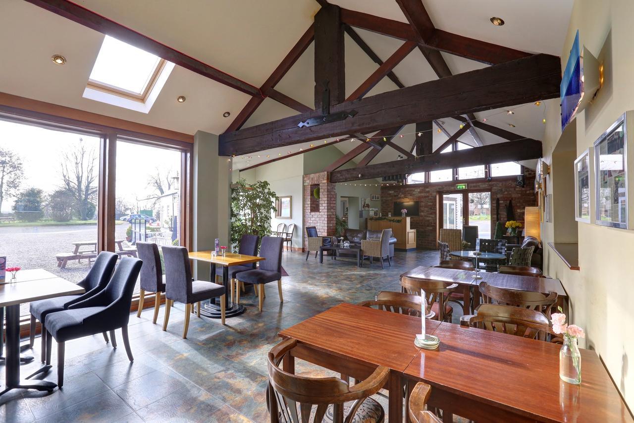 Manor Court Hotel Carnaby Buitenkant foto