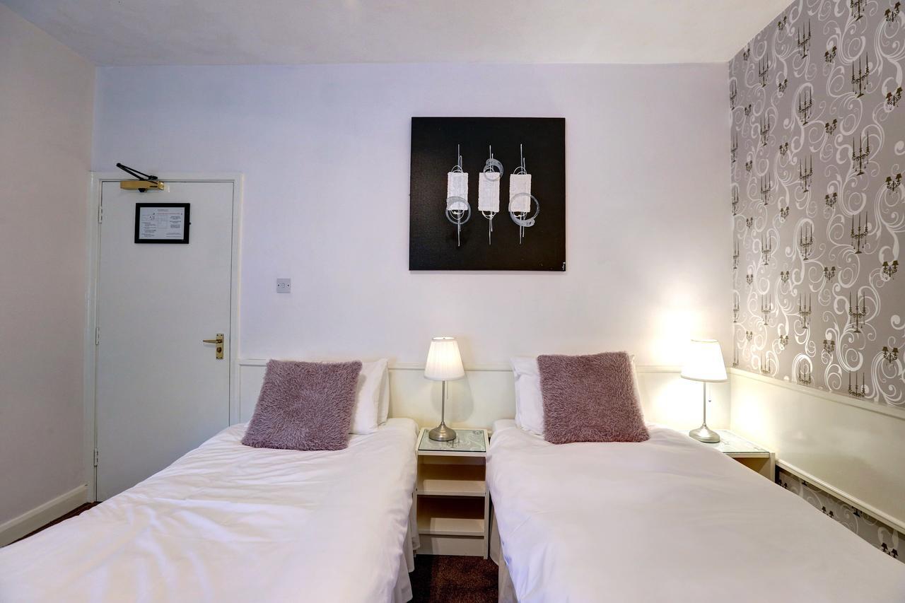 Manor Court Hotel Carnaby Buitenkant foto