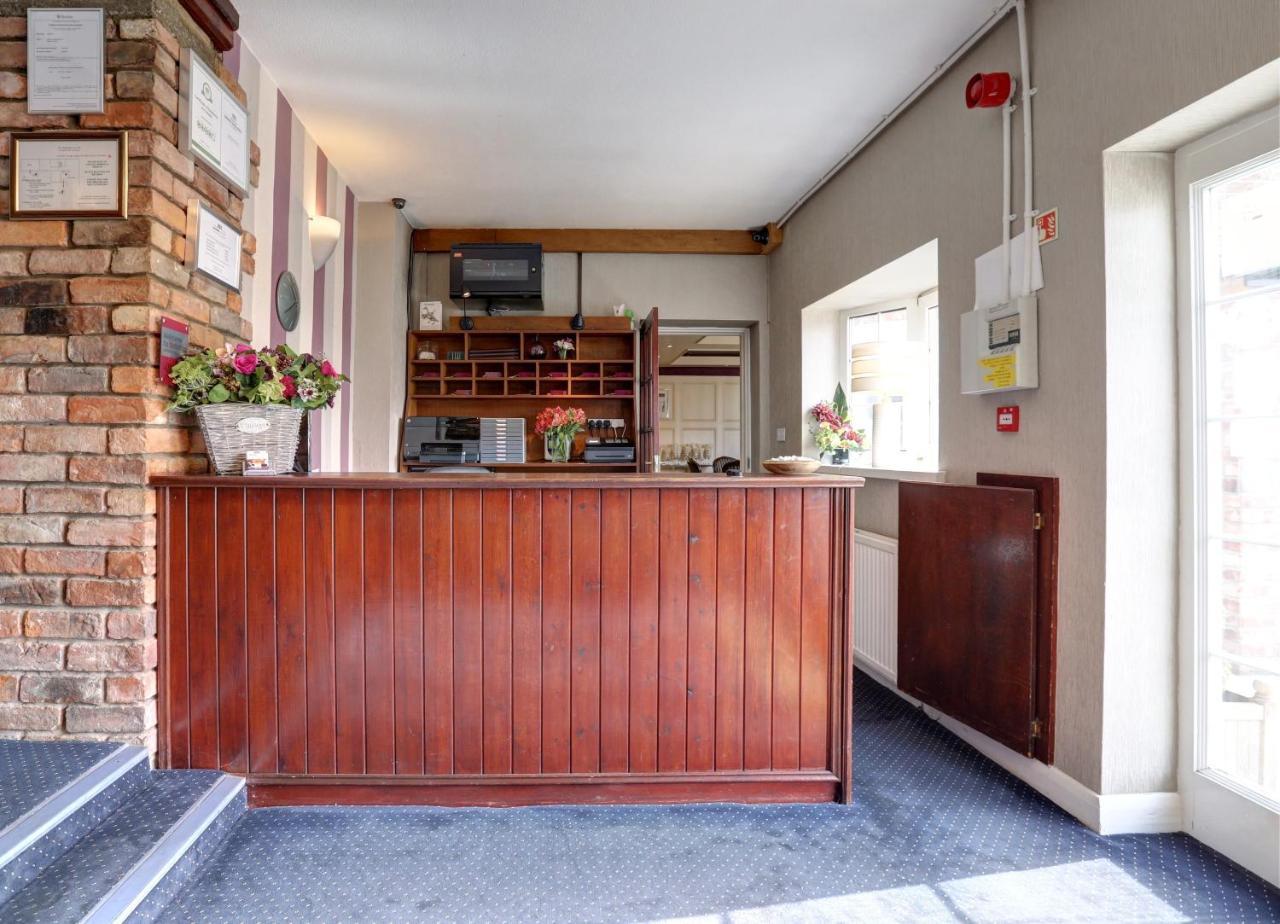 Manor Court Hotel Carnaby Buitenkant foto