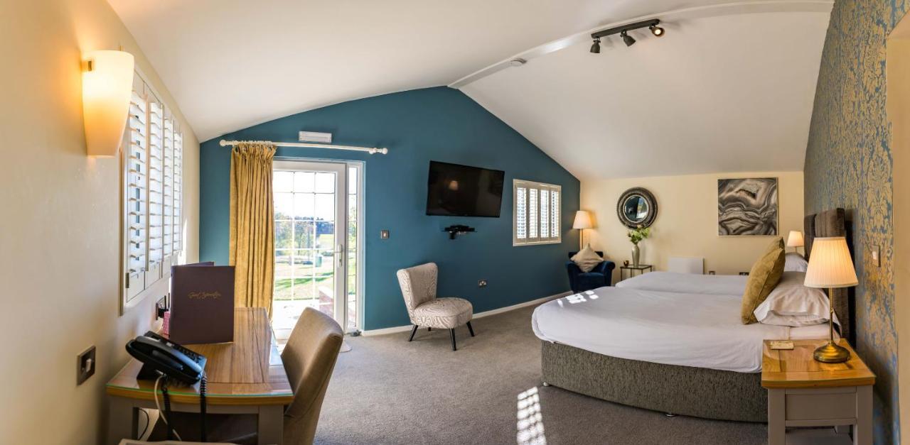Manor Court Hotel Carnaby Buitenkant foto