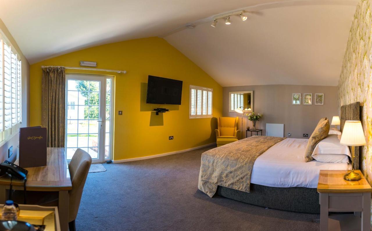 Manor Court Hotel Carnaby Buitenkant foto