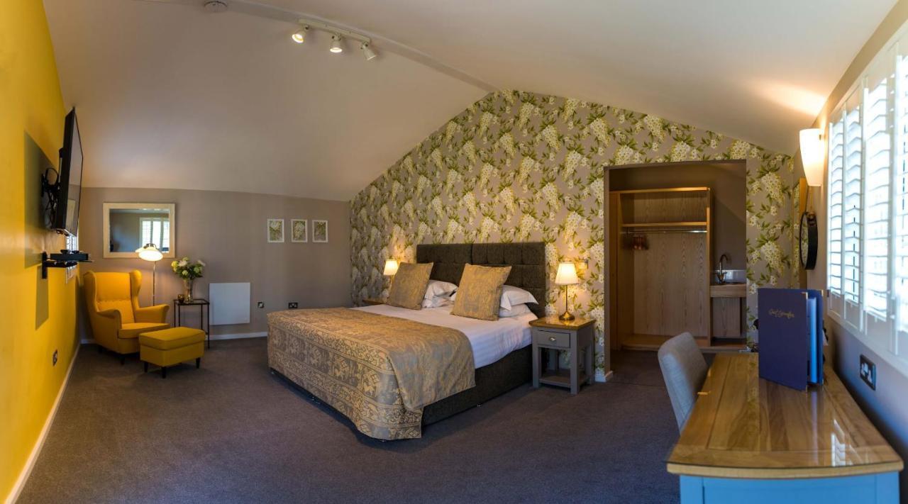 Manor Court Hotel Carnaby Buitenkant foto
